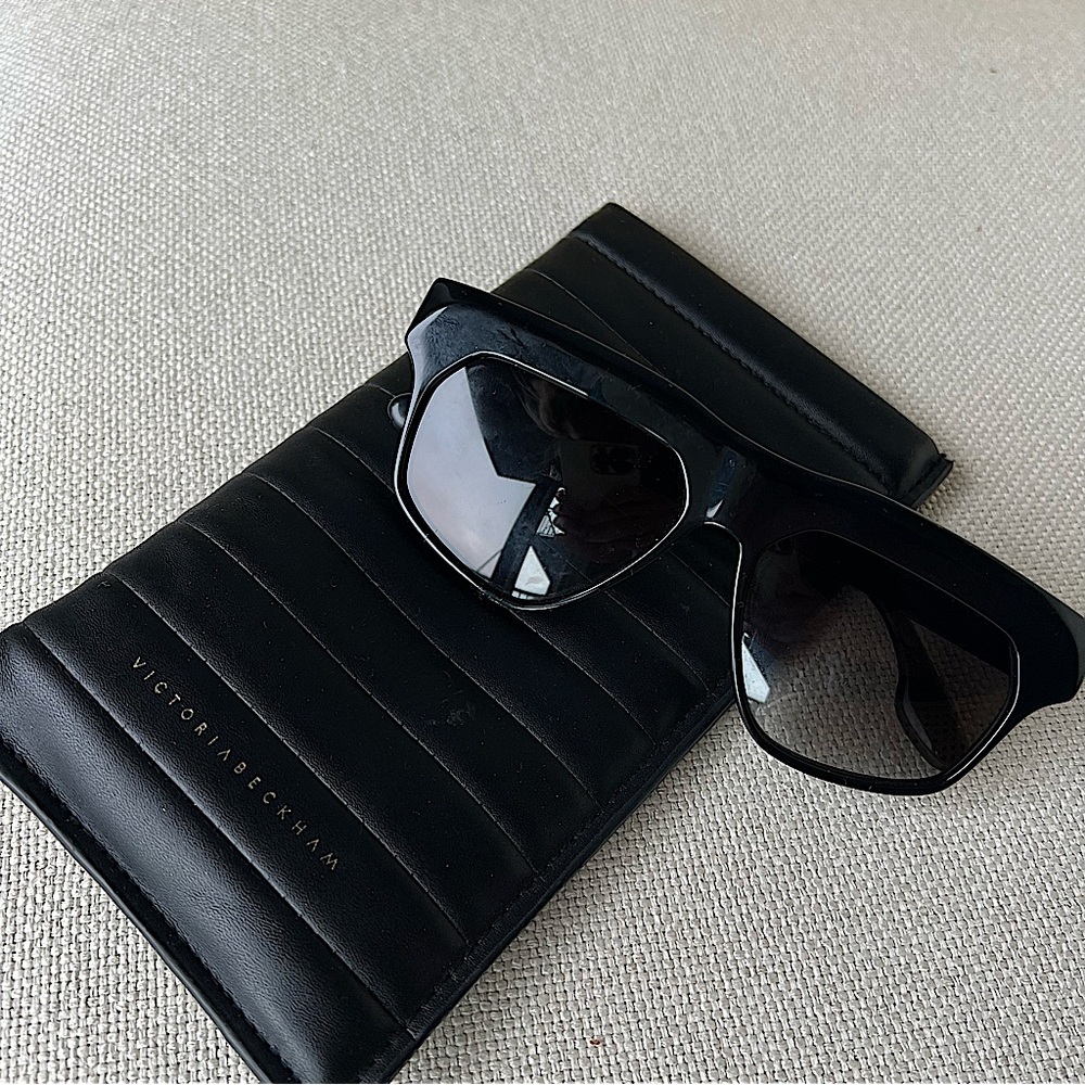Victoria Beckham sunglasses 🕶️